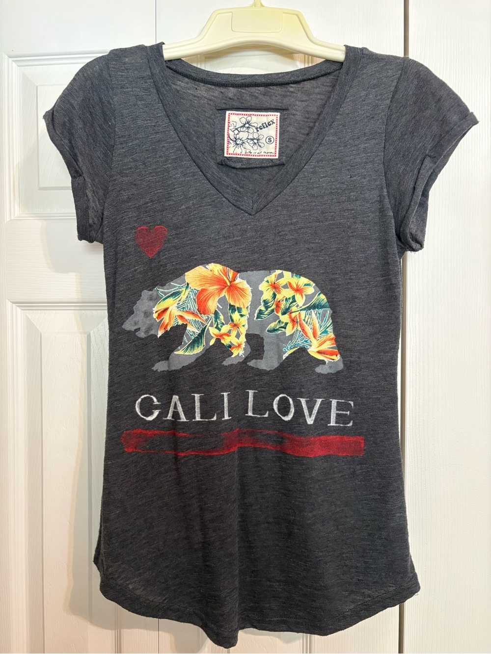 CALI LOVE Floral Bear Graphic V-Neck Tee - Charcoal